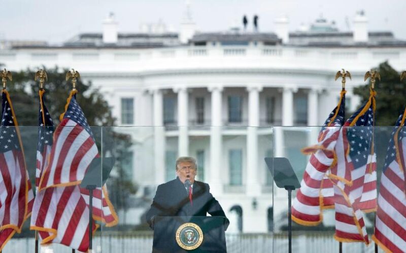 Casa Branca usa tiroteio para defender salão de baile de Trump