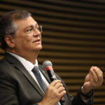Dino critica autocontenção e defende STF como "não inimigo do Brasil