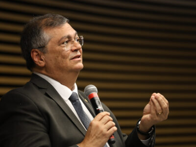 Dino critica autocontenção e defende STF como "não inimigo do Brasil