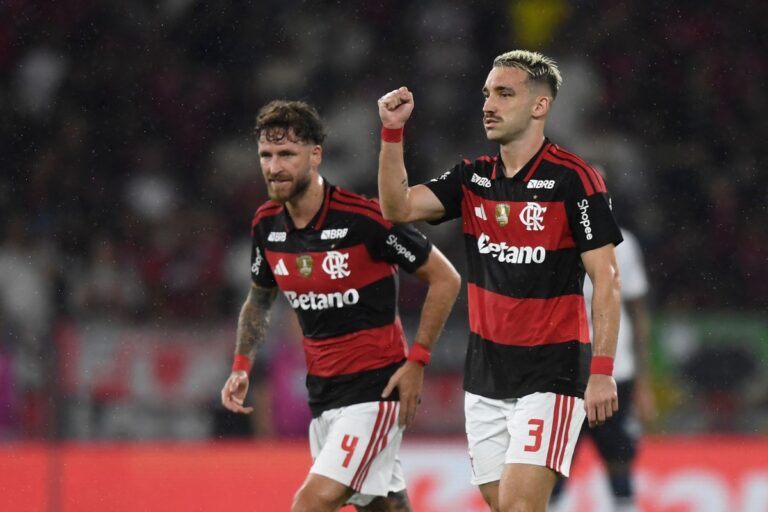 Flamengo empata com Athletico e segue quatro pontos atrás do Palmeiras