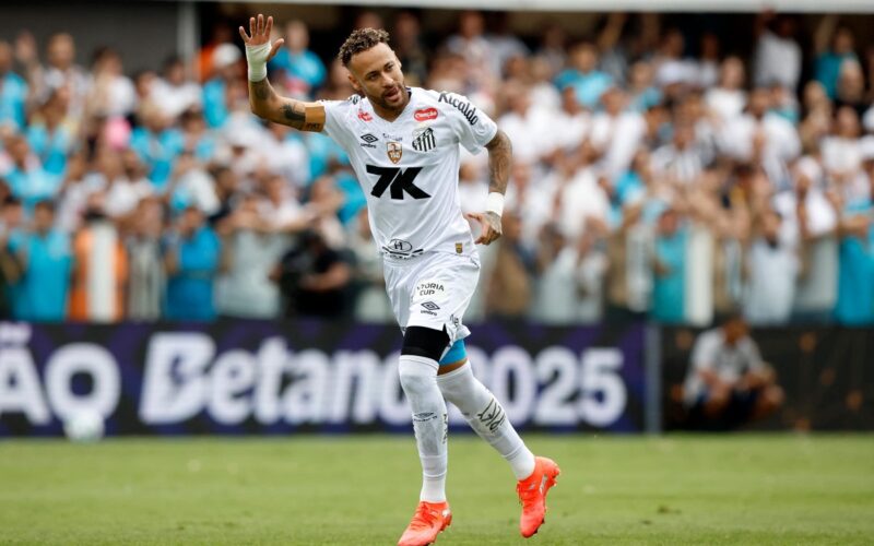 Neymar marca em despedida e Santos vence Bragantino