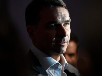 Flávio quer base para mudar Constituição e defende menos ministérios