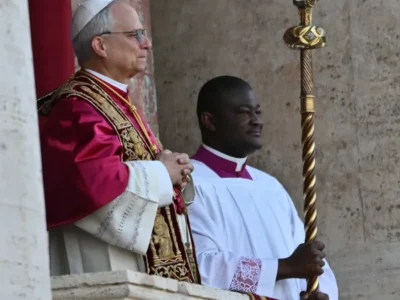 Papa promete tornar Igreja "lugar seguro" a vítimas de abusos
