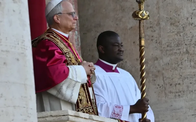 Papa promete tornar Igreja "lugar seguro" a vítimas de abusos