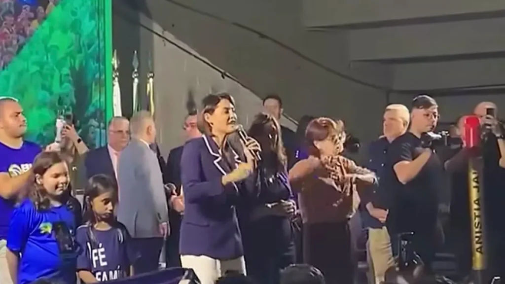 Michelle defende Bia Kicis, mas ignora sua própria candidatura