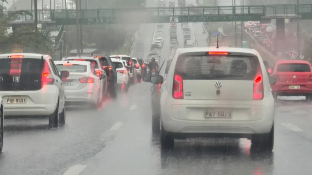 Dia dos Namorados no DF terá chuva e trovoadas, aponta Inmet