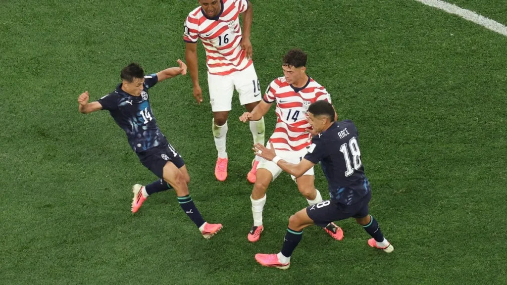 EUA goleia Paraguai por 4 a 1 e estreia com autoridade na Copa