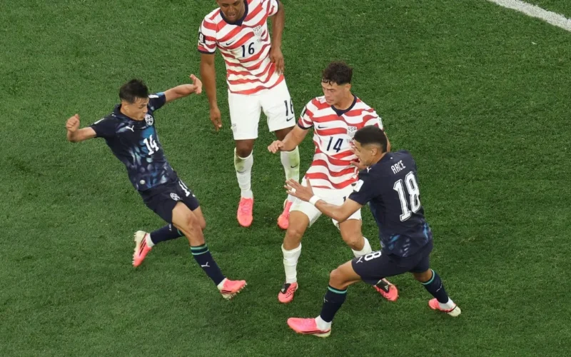 EUA goleia Paraguai por 4 a 1 e estreia com autoridade na Copa