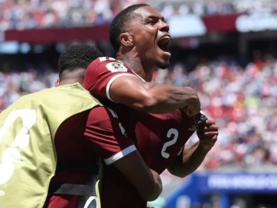 Catar arranca empate nos acréscimos e conquista primeiro ponto em Copas