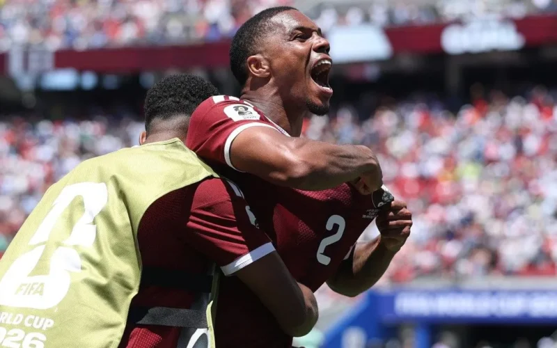 Catar arranca empate nos acréscimos e conquista primeiro ponto em Copas