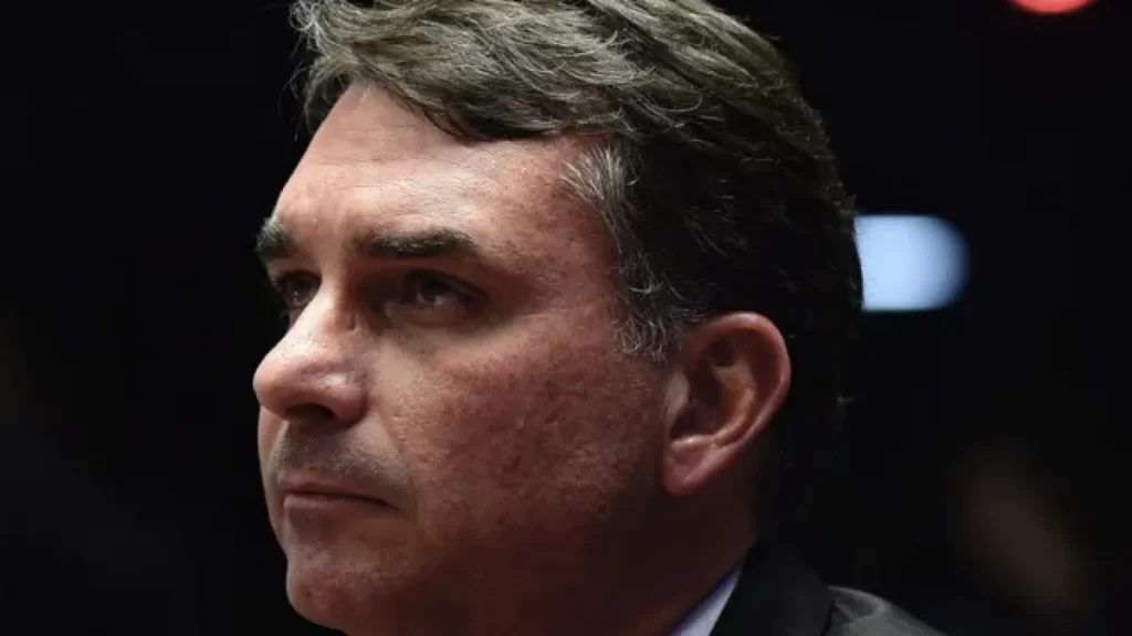 Flávio admite erro na relação do governo Bolsonaro com a imprensa