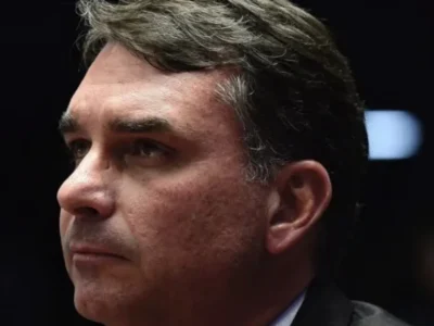 Flávio admite erro na relação do governo Bolsonaro com a imprensa