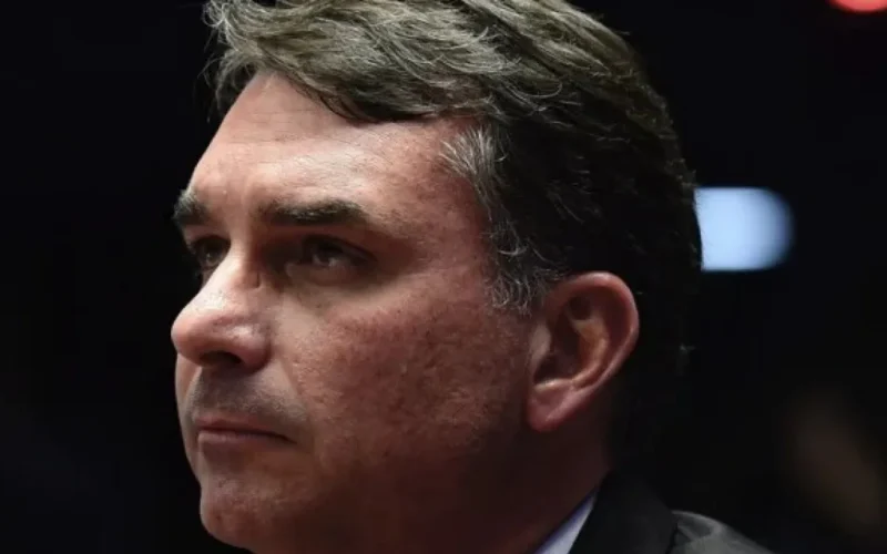 Flávio admite erro na relação do governo Bolsonaro com a imprensa