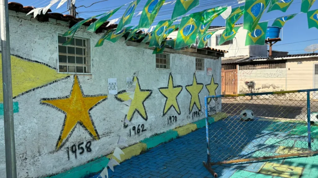 Beco do Cruzeiro vira point de torcida na Copa
