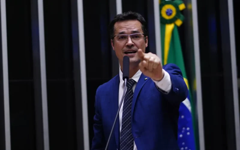 Deltan pode lançar esposa ao Senado se tiver candidatura barrada