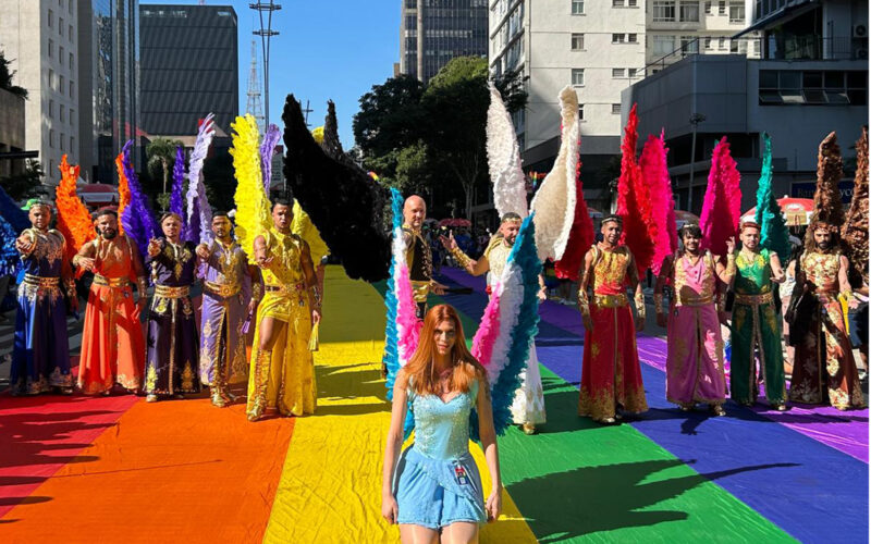 Parada LGBT+ contrasta com Marcha para Jesus e expõe distância da direita