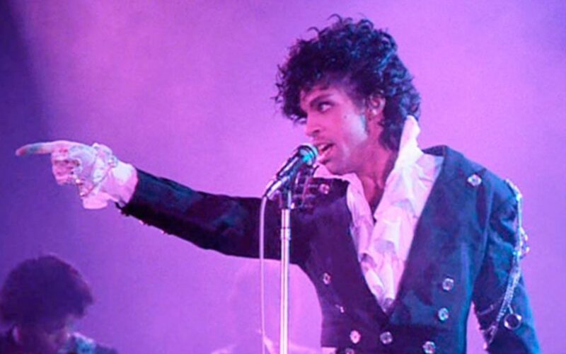 Prince: Disco póstumo "Timeless" com inéditas chega em agosto