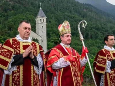Vaticano excomunga padres e fiéis de grupo ultratradicionalista