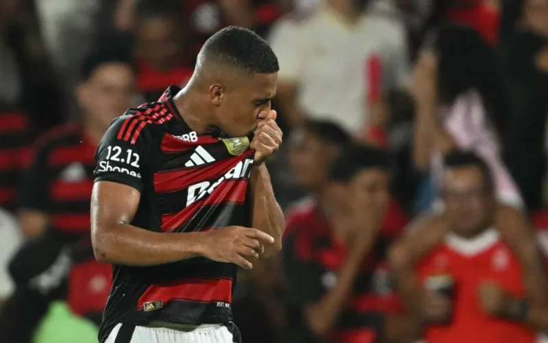 Samuel Lino decide, Flamengo vence Benfica e conquista Troféu do Algarve