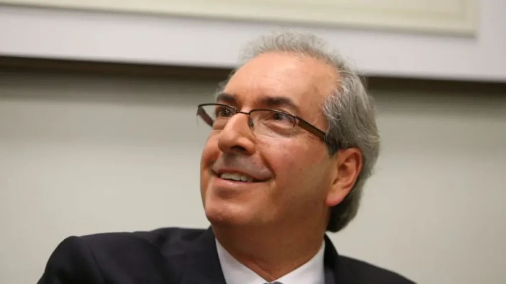 Cunha nega irregularidades em emendas e alega 'interlocução política