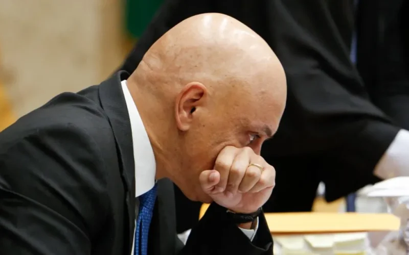 Moraes autoriza Braga Netto a fazer cursos EAD e remir pena por leitura