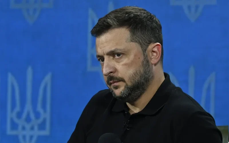Zelensky demite ministro da Defesa após seis meses