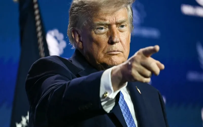 Trump pede cassação de licenças de TV que boicotaram seu discurso