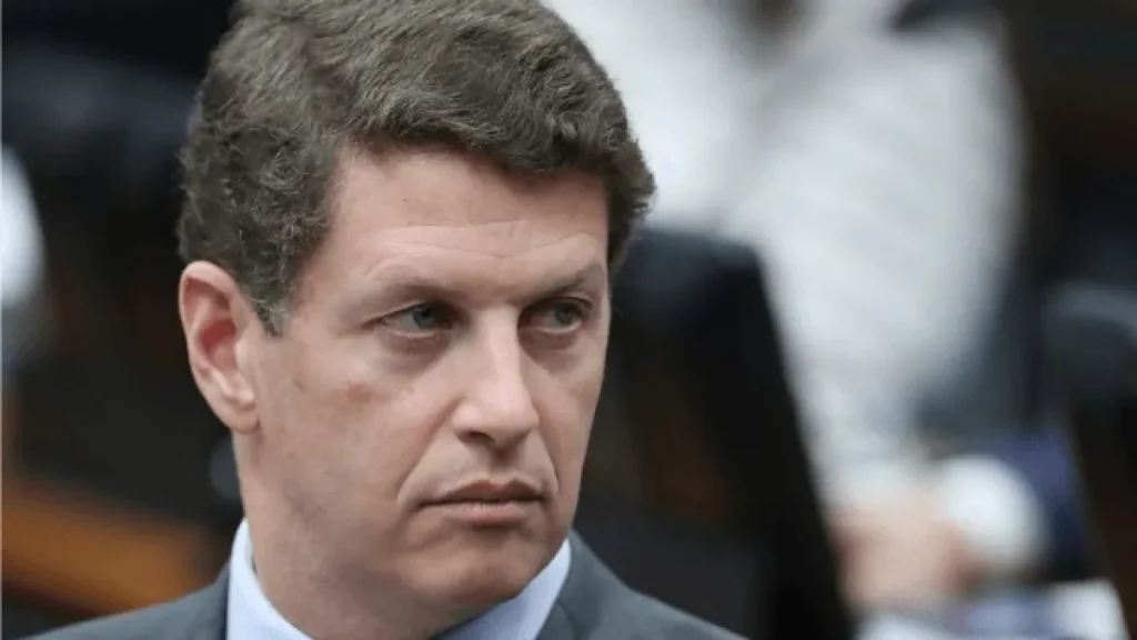 TRE manda tirar do ar vídeo de Salles contra André do Prado