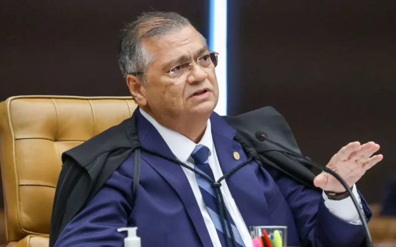 Dino afasta secretário do MA e determina prisão domiciliar