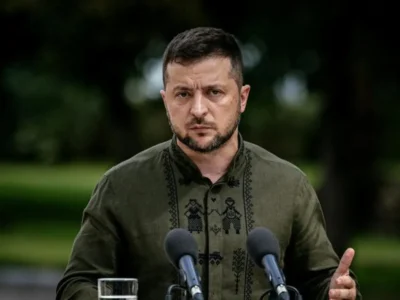 Zelensky enfrenta crise política com protestos na Ucrânia