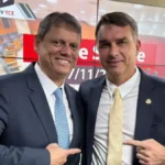 Flávio Bolsonaro transfere QG de campanha para SP
