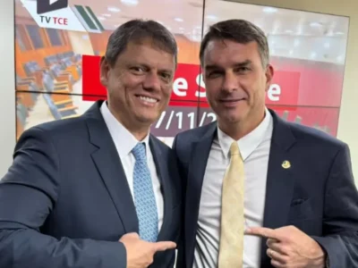 Flávio Bolsonaro transfere QG de campanha para SP