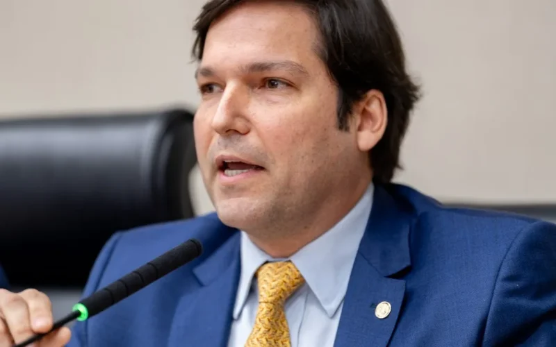 PL cria programa de emprego para mães solo no DF