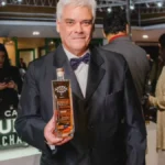 Cachaça brasileira ganha edição especial para Bicentenário diplomático