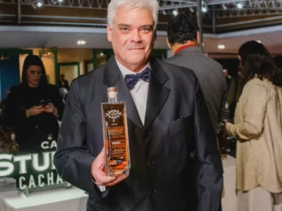 Cachaça brasileira ganha edição especial para Bicentenário diplomático
