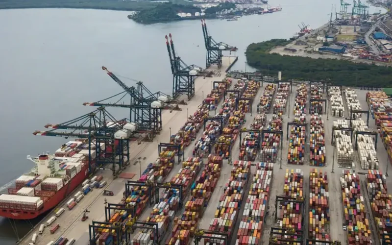 Alta de exportações reduz déficit da conta corrente do Brasil