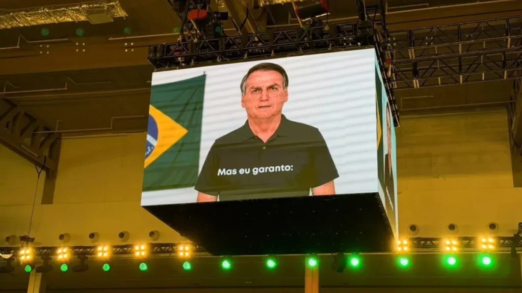 Flávio alega ao TSE que vídeo com IA de Bolsonaro é lícito