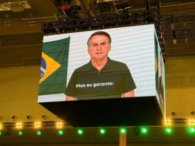 Flávio alega ao TSE que vídeo com IA de Bolsonaro é lícito