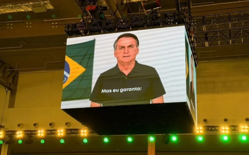 Flávio alega ao TSE que vídeo com IA de Bolsonaro é lícito