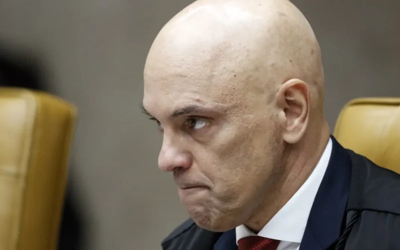 Datafolha: 59% reprovam proibição de visita de Flávio a Bolsonaro