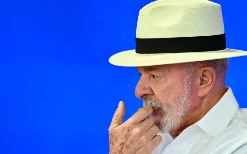 TRE-SP multa Lula em R$ 15 mil por propaganda antecipada