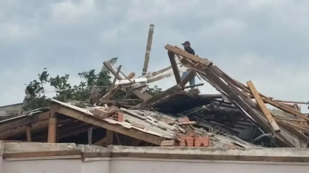 Temporal causa estragos e três cidades de SC decretam emergência