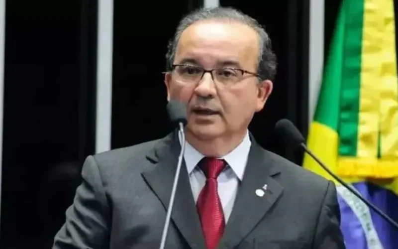 PL-SC confirma Jorginho Mello à reeleição com Flávio Bolsonaro