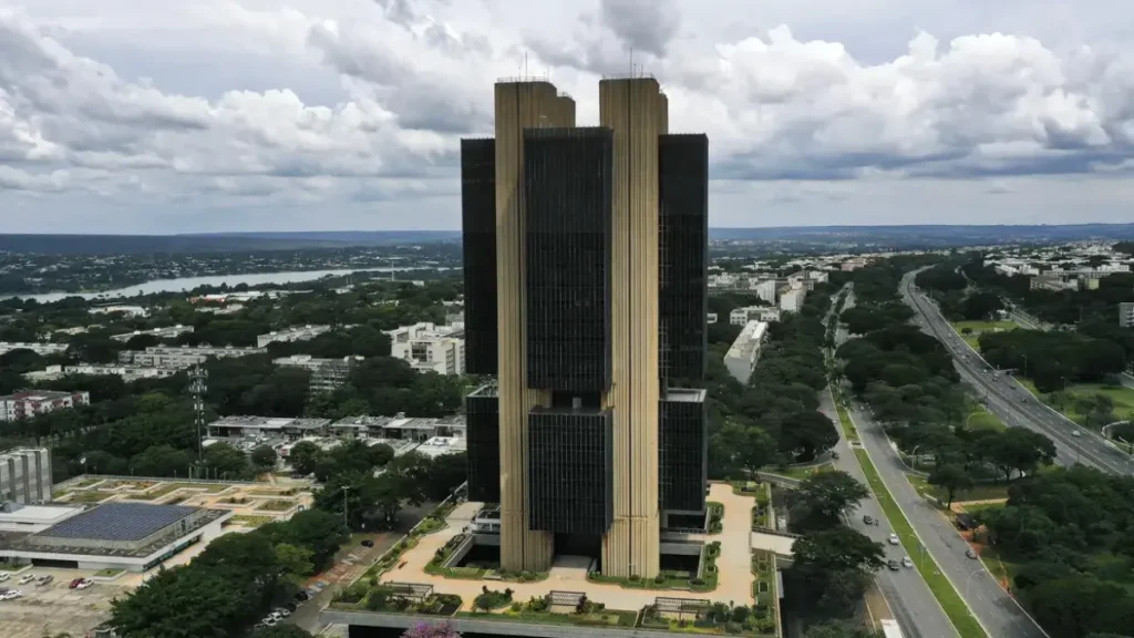 Banco Central corta Selic para 14% ao ano pela 4ª vez