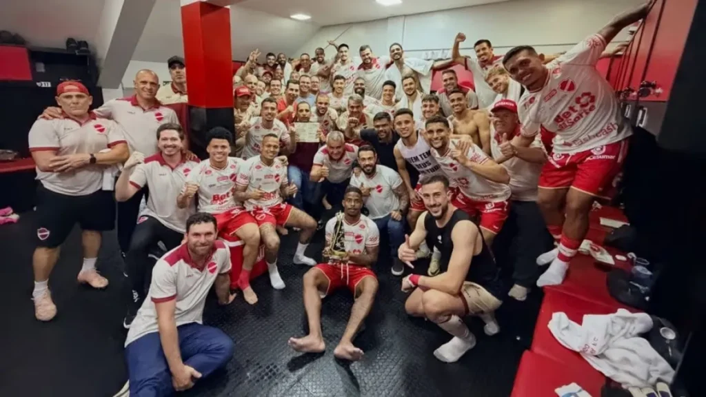 Vila Nova vence clássico e se reabilita na Série B