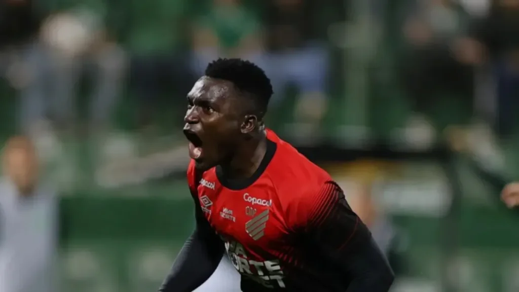 Athletico-PR pressiona, mas empata com Bragantino e fica no 1 a 1