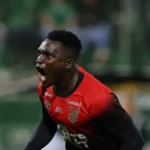 Athletico-PR pressiona, mas empata com Bragantino e fica no 1 a 1